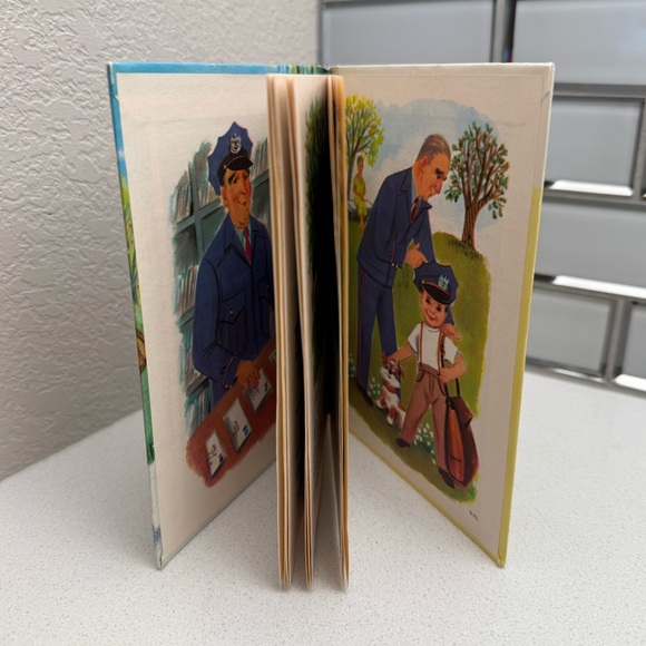 Vintage Children's Book 'Mailman Mike' by Mabel Watts 1959 - Picture 3 of 14